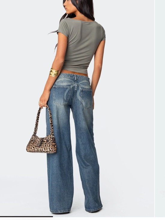 Edikted Denim - Edikted low rise jeans with bow in the back